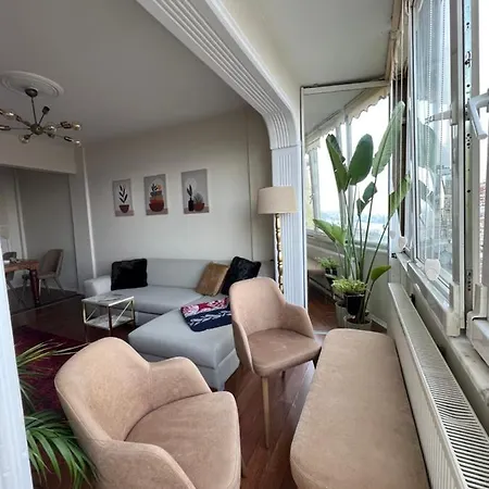 Amazing Bosphorus View, 2 Bedroom New Furnished In Center شقة *